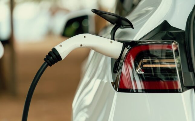 ev-ladowanie-645x400